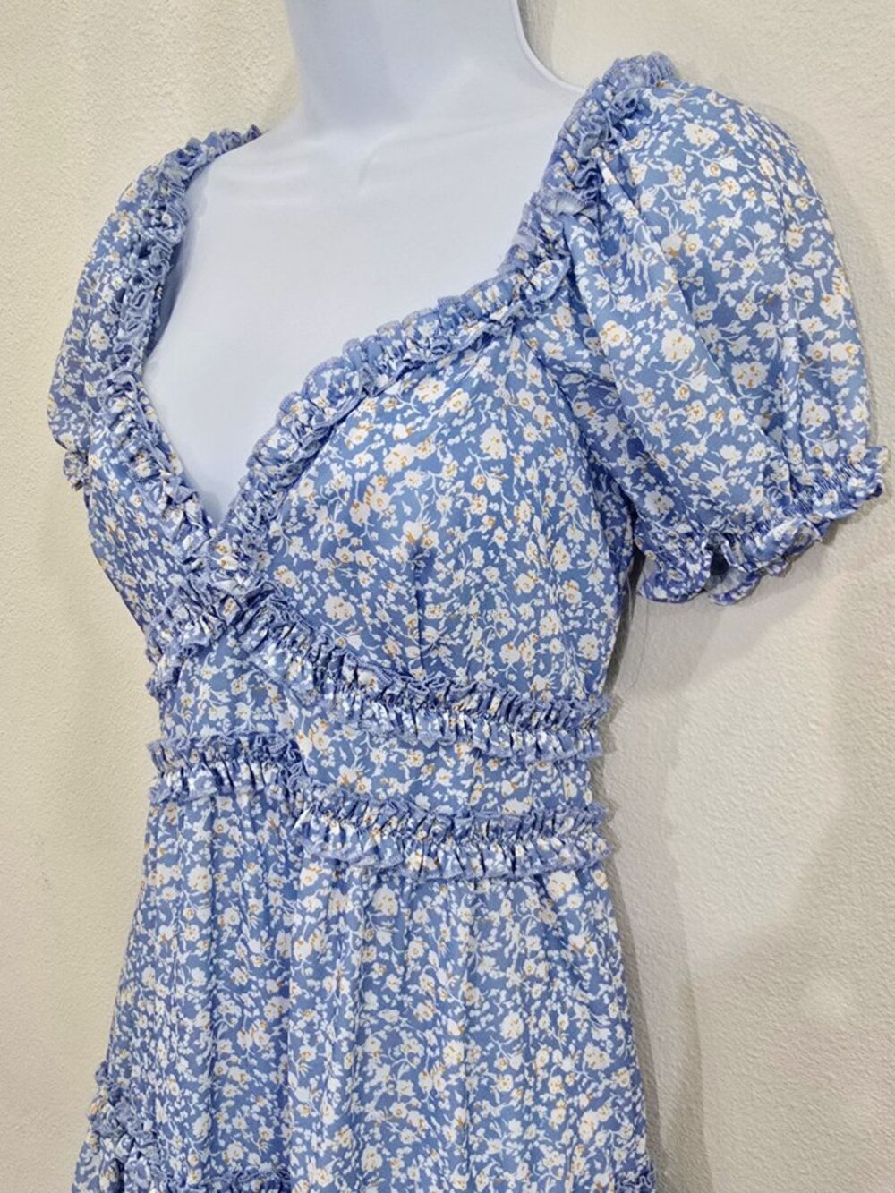 Windsor ✦ Blue Floral Ruffle Mini Dress ✦ Puff Sleeves V‑Neck Smocked Waist S - Picture 5 of 14